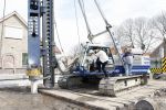 Volendam 13 april 2007
Jan Smit bij het slaan van de eerste paal van zijn nieuwe huis.