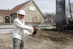 Volendam 13 april 2007
Jan Smit bij het slaan van de eerste paal van zijn nieuwe huis.