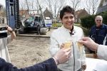 Volendam 13 april 2007
Jan Smit bij het slaan van de eerste paal van zijn nieuwe huis.