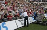 Eindhoven, 29 April 2007 Kampioenswestrijd PSV-Vitesse, eindstand 5-1
Seizoen 2006/2007 Onverwachts landskampioenschap voor PSV doordat de concurrent AZ verloor en Ajax een doelpunt tekort kwam
Jan Wouters in gesprek met de supporters