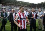 Eindhoven, 29 April 2007 Kampioenswestrijd PSV-Vitesse, eindstand 5-1
Seizoen 2006/2007 Onverwachts landskampioenschap voor PSV doordat de concurrent AZ verloor en Ajax een doelpunt tekort kwam
Jason Culina en manager Stan Valckx met een glaasje bier