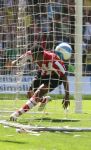 Eindhoven, 29 April 2007 Kampioenswestrijd PSV-Vitesse, eindstand 5-1
Seizoen 2006/2007 Onverwachts landskampioenschap voor PSV doordat de concurrent AZ verloor en Ajax een doelpunt tekort kwam.
Jefferson Farfan passeert  Vladimir Stojkovic