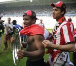 Eindhoven, 29 April 2007 Kampioenswestrijd PSV-Vitesse, eindstand 5-1
Seizoen 2006/2007 Onverwachts landskampioenschap voor PSV doordat de concurrent AZ verloor en Ajax een doelpunt tekort kwam
Jefferson Farfan met de kampioensschaal