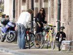 Amsterdam 24 april 2007
Jeroen Pauw met zijn vriendin op zijn woonboot en daarna bij zijn nieuwe huis