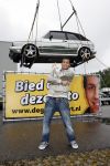 Schiphol 7 mei 2007
Jody Bernal zijn gepimpte wagen wordt omhoog getakeld aan de A4 ivm autoprogramma Pimp up my car.