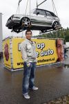 Schiphol 7 mei 2007
Jody Bernal zijn gepimpte wagen wordt omhoog getakeld aan de A4 ivm autoprogramma Pimp up my car.