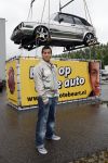 Schiphol 7 mei 2007
Jody Bernal zijn gepimpte wagen wordt omhoog getakeld aan de A4 ivm autoprogramma Pimp up my car.