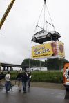Schiphol 7 mei 2007
Jody Bernal zijn gepimpte wagen wordt omhoog getakeld aan de A4 ivm autoprogramma Pimp up my car.
