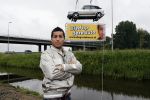 Schiphol 7 mei 2007
Jody Bernal zijn gepimpte wagen wordt omhoog getakeld aan de A4 ivm autoprogramma Pimp up my car.