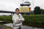 Schiphol 7 mei 2007
Jody Bernal zijn gepimpte wagen wordt omhoog getakeld aan de A4 ivm autoprogramma Pimp up my car.