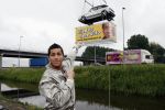 Schiphol 7 mei 2007
Jody Bernal zijn gepimpte wagen wordt omhoog getakeld aan de A4 ivm autoprogramma Pimp up my car.