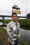 Schiphol 7 mei 2007
Jody Bernal zijn gepimpte wagen wordt omhoog getakeld aan de A4 ivm autoprogramma Pimp up my car.