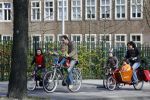 Amsterdam 5 april 2007
Johan Neijenhuis met zijn kinderen en vriendin op de fiets in amsterdam.
