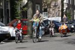 Amsterdam 5 april 2007
Johan Neijenhuis met zijn kinderen en vriendin op de fiets in amsterdam.