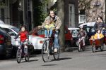 Amsterdam 5 april 2007
Johan Neijenhuis met zijn kinderen en vriendin op de fiets in amsterdam.