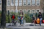 Amsterdam 5 april 2007
Johan Neijenhuis met zijn kinderen en vriendin op de fiets in amsterdam.