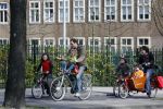 Amsterdam 5 april 2007
Johan Neijenhuis met zijn kinderen en vriendin op de fiets in amsterdam.