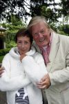 Laren 8 mei 2007
Josine v Dalsum met haar man John v d Rest bij de singer in Laren.
Peter Smulders bv