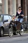 Amstedam 29 april 2007
Kim v Kooten met zoontje in de bakfiets.