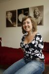 Zaandam 9 mei 2007 
Deelneemster  Lisanne Hink aan de mis missverkiezing van de tros. Lisanne is gehandicapt en schrijft  en doet haar make up op met haar voeten.
