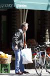Amsterdam 21 april 2007
Maarten Spanjer boodschappen aan het doen op de cornelis schuytstraat.