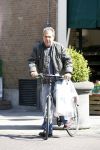 Amsterdam 21 april 2007
Maarten Spanjer boodschappen aan het doen op de cornelis schuytstraat.