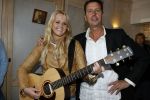Amersfoort 29 mei 2007
Tros zomerfeesten op plein in amersfoort. Monique Smit met vader Ruud
Peter Smulders bv