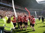 Eindhoven, 29 April 2007 Kampioenswestrijd PSV-Vitesse, eindstand 5-1
Seizoen 2006/2007 Onverwachts landskampioenschap voor PSV doordat de concurrent AZ verloor en Ajax een doelpunt tekort kwam
Phillip Cocu toont de kampioensschaal en is blij samen met o.a. Ibrahim Afellay Manuel Da Costa, Arouna Kone en Diego Tardelli,Gomes, Eric Addo, Alex PSV,Sun Xiang, Ibrahim Afellay, Timmy Simons, Patrick Kluivert, Jan Kromkamp en Jefferson Farfan
Dit was officieel de laatste wedstrijd voor PSV-aanvoerder Phillip Cocu