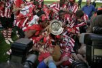 Eindhoven, 29 April 2007 Kampioenswestrijd PSV-Vitesse, eindstand 5-1
Seizoen 2006/2007 Onverwachts landskampioenschap voor PSV doordat de concurrent AZ verloor en Ajax een doelpunt tekort kwam
Phillip Cocu toont de kampioensschaal en is blij samen met o.a. Ibrahim Afellay Manuel Da Costa, Arouna Kone en Diego Tardelli,Gomes, Eric Addo, Alex PSV,Sun Xiang en Jefferson Farfan
Dit was officieel de laatste wedstrijd voor PSV-aanvoerder Phillip Cocu