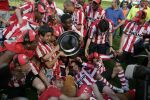 Eindhoven, 29 April 2007 Kampioenswestrijd PSV-Vitesse, eindstand 5-1
Seizoen 2006/2007 Onverwachts landskampioenschap voor PSV doordat de concurrent AZ verloor en Ajax een doelpunt tekort kwam
Phillip Cocu toont de kampioensschaal en is blij samen met o.a. Ibrahim Afellay Manuel Da Costa, Arouna Kone en Diego Tardelli,Gomes, Eric Addo, Alex PSV,Sun Xiang, Ibrahim Afellay, Timmy Simons  en Jefferson Farfan
Dit was officieel de laatste wedstrijd voor PSV-aanvoerder Phillip Cocu