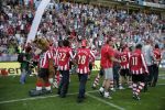 Eindhoven, 29 April 2007 Kampioenswestrijd PSV-Vitesse, eindstand 5-1
Seizoen 2006/2007 Onverwachts landskampioenschap voor PSV doordat de concurrent AZ verloor en Ajax een doelpunt tekort kwam
Phillip Cocu toont de kampioensschaal en is blij samen met o.a. Ibrahim Afellay Manuel Da Costa, Arouna Kone en Diego Tardelli,Gomes, Eric Addo, Alex PSV,Sun Xiang, Ibrahim Afellay, Timmy Simons, Patrick Kluivert, Jan Kromkamp en Jefferson Farfan
Dit was officieel de laatste wedstrijd voor PSV-aanvoerder Phillip Cocu