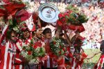 Eindhoven, 29 April 2007 Kampioenswestrijd PSV-Vitesse, eindstand 5-1
Seizoen 2006/2007 Onverwachts landskampioenschap voor PSV doordat de concurrent AZ verloor en Ajax een doelpunt tekort kwam
Phillip Cocu toont de kampioensschaal en is blij samen met o.a. Ibrahim Afellay Manuel Da Costa, Arouna Kone en Diego Tardelli,Gomes, Eric Addo, Alex PSV,Sun Xiang, Ibrahim Afellay, Timmy Simons  en Jefferson Farfan
Dit was officieel de laatste wedstrijd voor PSV-aanvoerder Phillip Cocu