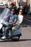 Amstedam 25 april 2007
Patrick Kluivert met fuck the paparazzi t shirt en zijn zwangere vriendin Rossana Lima op vespa scooter door amsterdam.