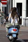 Amstedam 25 april 2007
Patrick Kluivert met fuck the paparazzi t shirt en zijn zwangere vriendin Rossana Lima op vespa scooter door amsterdam.