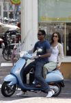 Amstedam 25 april 2007
Patrick Kluivert met fuck the paparazzi t shirt en zijn zwangere vriendin Rossana Lima op vespa scooter door amsterdam.