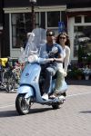 Amstedam 25 april 2007
Patrick Kluivert met fuck the paparazzi t shirt en zijn zwangere vriendin Rossana Lima op vespa scooter door amsterdam.