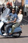 Amstedam 25 april 2007
Patrick Kluivert met fuck the paparazzi t shirt en zijn zwangere vriendin Rossana Lima op vespa scooter door amsterdam.