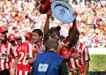 Eindhoven, 29 April 2007 Kampioenswestrijd PSV-Vitesse, eindstand 5-1
Seizoen 2006/2007 Onverwachts landskampioenschap voor PSV doordat de concurrent AZ verloor en Ajax een doelpunt tekort kwam
Patrick Kluivert, Phillip Cocu en Manuel Da Costa met de kampioensschaal