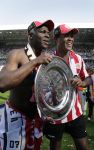 Eindhoven, 29 April 2007 Kampioenswestrijd PSV-Vitesse, eindstand 5-1
Seizoen 2006/2007 Onverwachts landskampioenschap voor PSV doordat de concurrent AZ verloor en Ajax een doelpunt tekort kwam
Patrick Kluivert en Arouna Kone met de kampioensschaal
