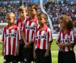 Eindhoven, 29 April 2007 Kampioenswestrijd PSV-Vitesse, eindstand 5-1
Seizoen 2006/2007 Onverwachts landskampioenschap voor PSV doordat de concurrent AZ verloor en Ajax een doelpunt tekort kwam.
Kinderen van Patrick kluivert en het zoontje van zijn vriendin Rosanna Lima