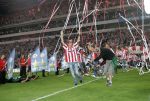 Eindhoven, 1 Mei 2007 Hulding Selektie van PSV in het PSV-stadion 2 dagen nadat zij voor de 20e maal kampioen zijn geworden van Nederland
Aanvoerder Phillip Cocu wordt vervelkomd door 35 000 supporters