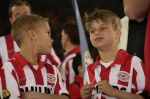 Eindhoven, 1 Mei 2007 Hulding Selektie van PSV in het PSV-stadion 2 dagen nadat zij voor de 20e maal kampioen zijn geworden van Nederland
Aanvoerder Phillip Cocu twee van zijn kinderen
