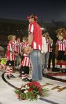 Eindhoven, 1 Mei 2007 Hulding Selektie van PSV in het PSV-stadion 2 dagen nadat zij voor de 20e maal kampioen zijn geworden van Nederland
Aanvoerder Phillip Cocu met zijn 3 kinderen