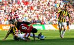 Eindhoven, 29 April 2007 Kampioenswestrijd PSV-Vitesse, eindstand 5-1
Seizoen 2006/2007 Onverwachts landskampioenschap voor PSV doordat de concurrent AZ verloor en Ajax een doelpunt tekort kwam.
Phillip Cocu wordt onderuit gehaald. Hij kondigde aan dat dit officieel zijn laatste wedstrijd was bij PSV