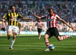 Eindhoven, 29 April 2007 Kampioenswestrijd PSV-Vitesse, eindstand 5-1
Seizoen 2006/2007 Onverwachts landskampioenschap voor PSV doordat de concurrent AZ verloor en Ajax een doelpunt tekort kwam.
Phillip Cocu die aankondigde dat dit officieel zijn laatste wedstrijd was bij PSV in aktie