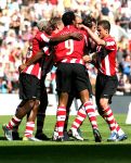 Eindhoven, 29 April 2007 Kampioenswestrijd PSV-Vitesse, eindstand 5-1
Seizoen 2006/2007 Onverwachts landskampioenschap voor PSV doordat de concurrent AZ verloor en Ajax een doelpunt tekort kwam.
Phillip Cocu die aankondigde dat dit officieel zijn laatste wedstrijd was bij PSV wordt gefeliciteerd door Ibrahim Afellay, Arouna Kone, Jan Kromkamp, Patrick kluivert en Alex PSV
