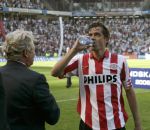 Eindhoven, 29 April 2007 Kampioenswestrijd PSV-Vitesse, eindstand 5-1
Seizoen 2006/2007 Onverwachts landskampioenschap voor PSV doordat de concurrent AZ verloor en Ajax een doelpunt tekort kwam
PSV-aanvoerder Phillip Cocu is blij
Dit was officieel zijn laatste wedstrijd voor PSV