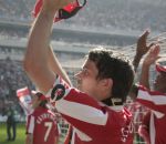 Eindhoven, 29 April 2007 Kampioenswestrijd PSV-Vitesse, eindstand 5-1
Seizoen 2006/2007 Onverwachts landskampioenschap voor PSV doordat de concurrent AZ verloor en Ajax een doelpunt tekort kwam
PSV-aanvoerder Phillip Cocu is blij
Dit was officieel zijn laatste wedstrijd voor PSV