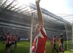 Eindhoven, 29 April 2007 Kampioenswestrijd PSV-Vitesse, eindstand 5-1
Seizoen 2006/2007 Onverwachts landskampioenschap voor PSV doordat de concurrent AZ verloor en Ajax een doelpunt tekort kwam
PSV-aanvoerder Phillip Cocu is blij
Dit was officieel zijn laatste wedstrijd voor PSV