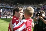 Eindhoven, 29 April 2007 Kampioenswestrijd PSV-Vitesse, eindstand 5-1
Seizoen 2006/2007 Onverwachts landskampioenschap voor PSV doordat de concurrent AZ verloor en Ajax een doelpunt tekort kwam
PSV-aanvoerder Phillip Cocu is blij
Dit was officieel zijn laatste wedstrijd voor PSV
